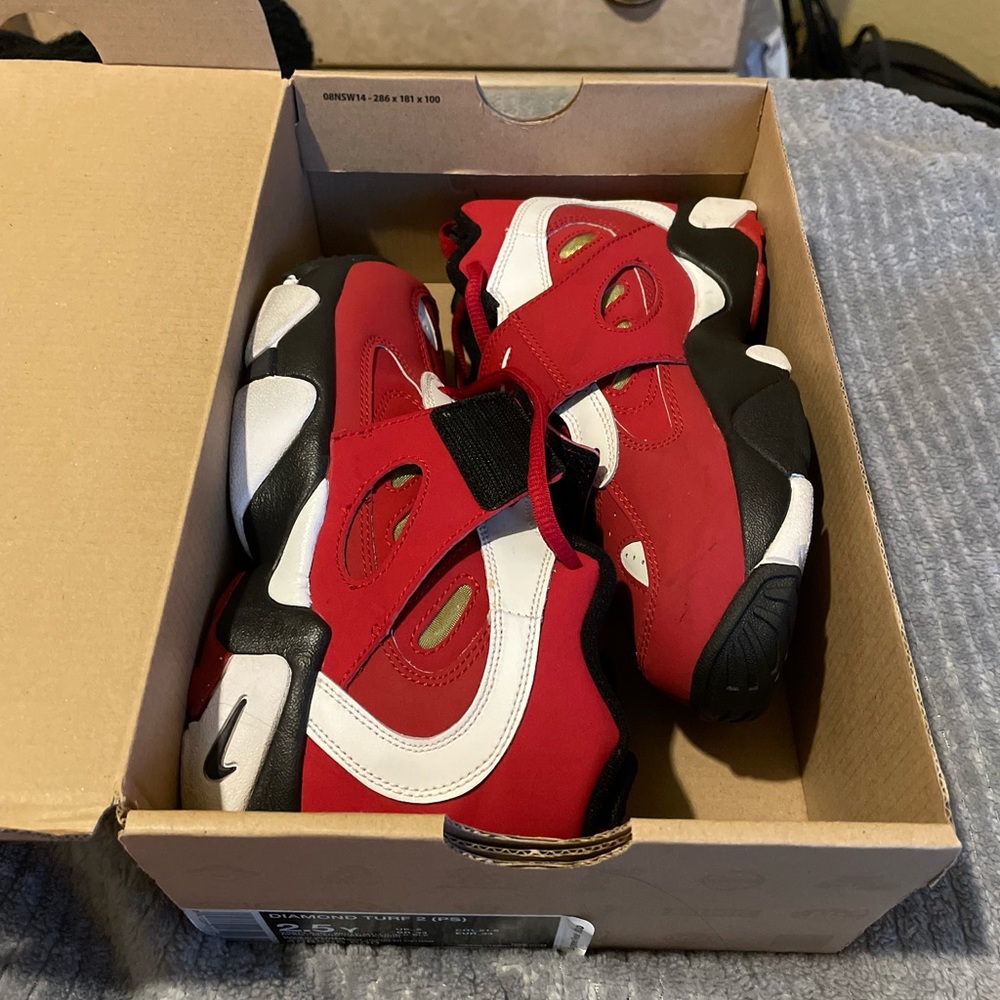 Diamond Turf Nike Varsity Red/White Metallic Gold-Black